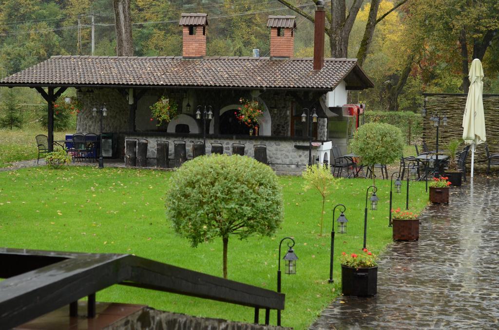 Hotel Gradina Morii Sighetu Marmaţiei Exterior foto